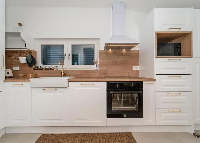 Ana Nyaraló Ždrelac